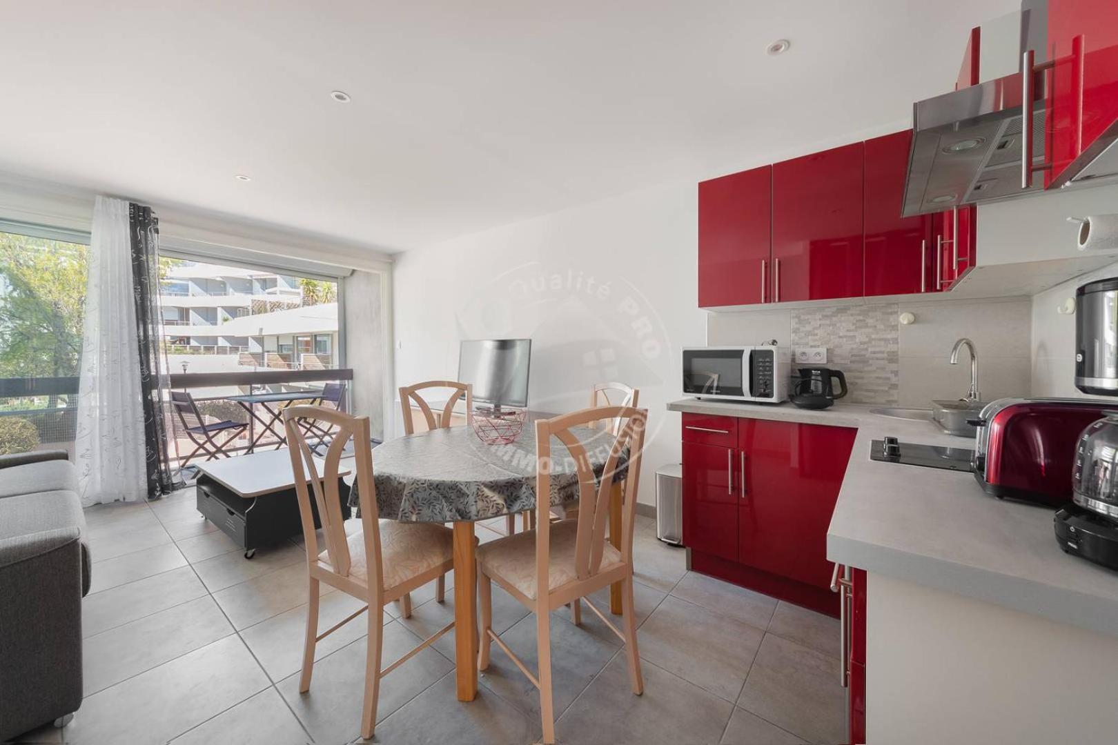 As21512 - Vue Latérale Avec Parking Privé à 20m De La
